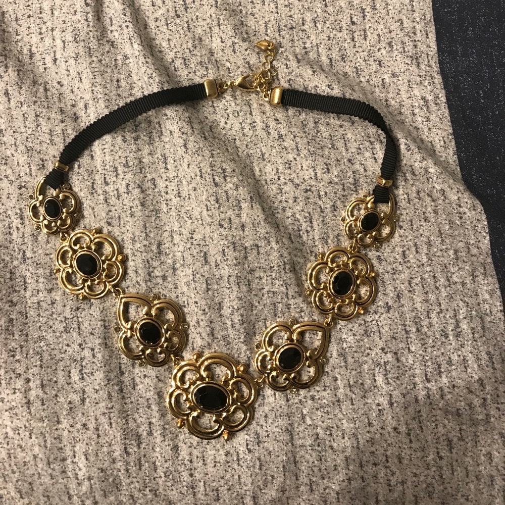 Banana republic statement necklace
